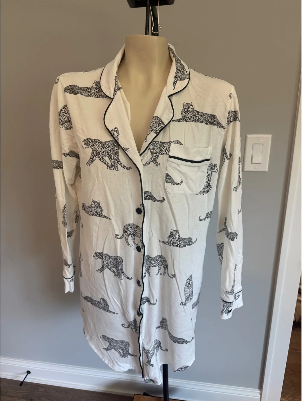 Petite Plume Women's Small White Cotton Leopard Print Pajama Shirt - Picture 1 of 10